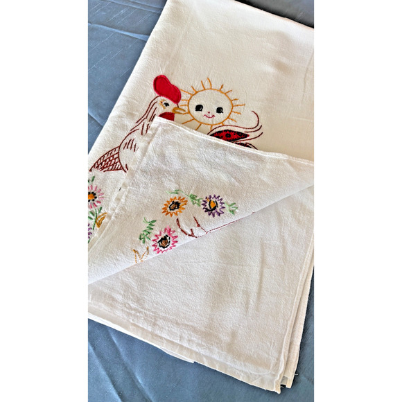 Vintage 1940s-50 SUNSHINE ROOSTER Hand-Embriodered Appliqué Tablecloth 36"x 34" - Picture 2 of 10